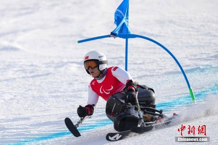 榜首|综合消息：收1铜中国仍居双榜榜首 中国轮椅冰壶队晋级半决赛