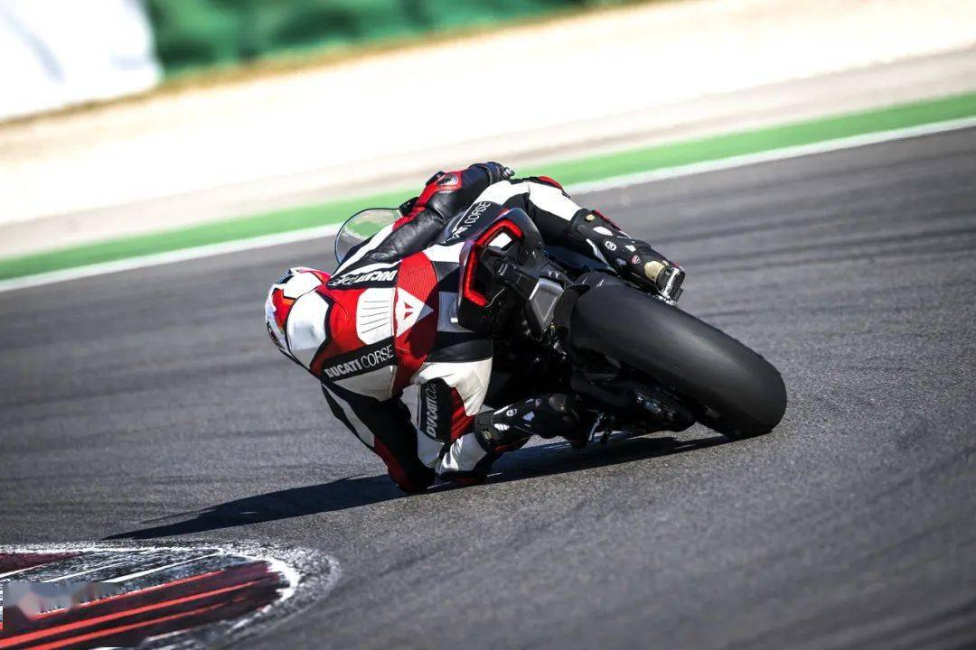 杜卡迪2022panigalev4sp2賽道特寫