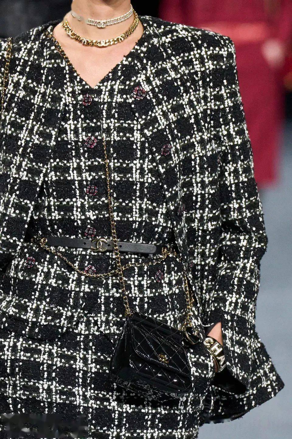 Chanel 想穿上香奈儿,对他说“我爱你”