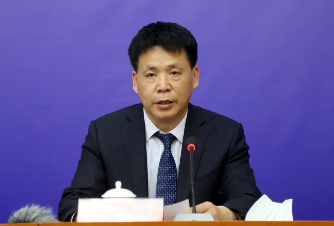 小组(指挥部)办公室常务副主任,疫情防治组组长,市卫生健康委党组书记