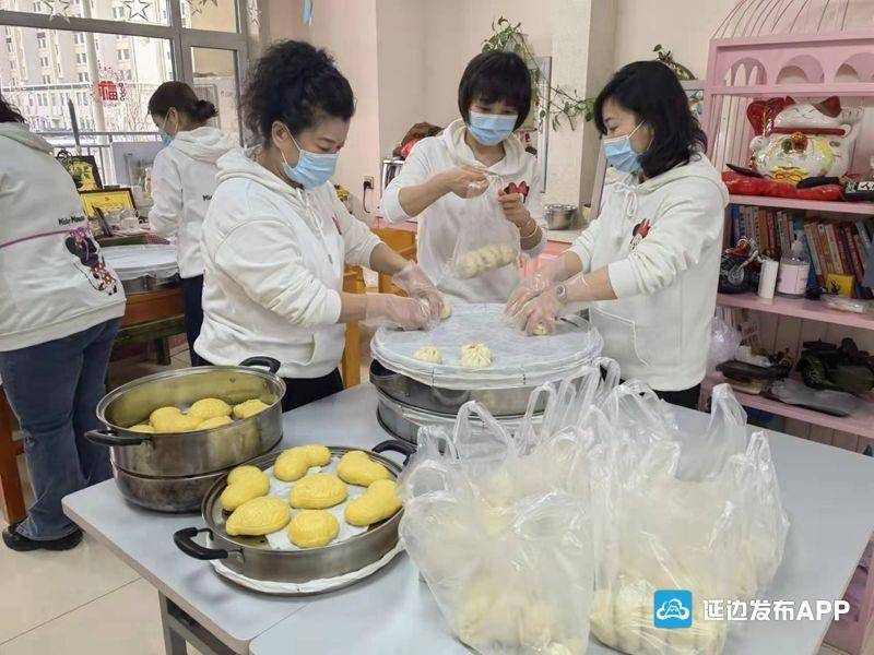 法兒的變換包子餡和口味,保證大家吃好,她們就是延吉市滿天星愛心協會