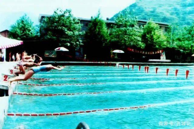 全国游泳池老照片,看看有你曾经的回忆吗?_上海_跳水池_年代