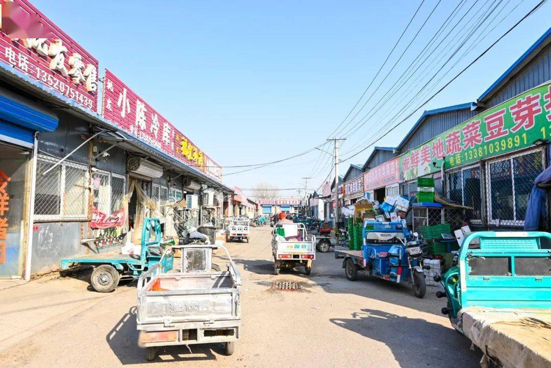 "坐地户"这个大集面积不比张湾小再向东一拐,就到了牛堡屯大集过张湾