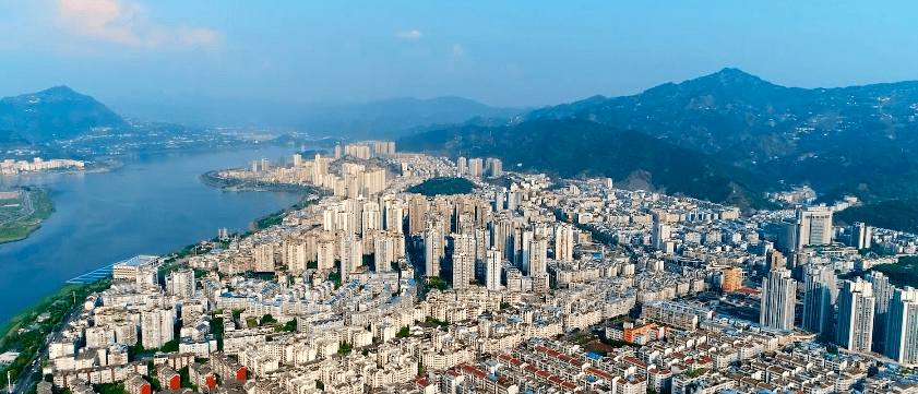 5年间,开州城市建设一日千里,都市农村处处美景.