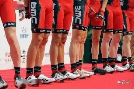 运动|知道自行车运动员们为什么刮掉腿毛吗？