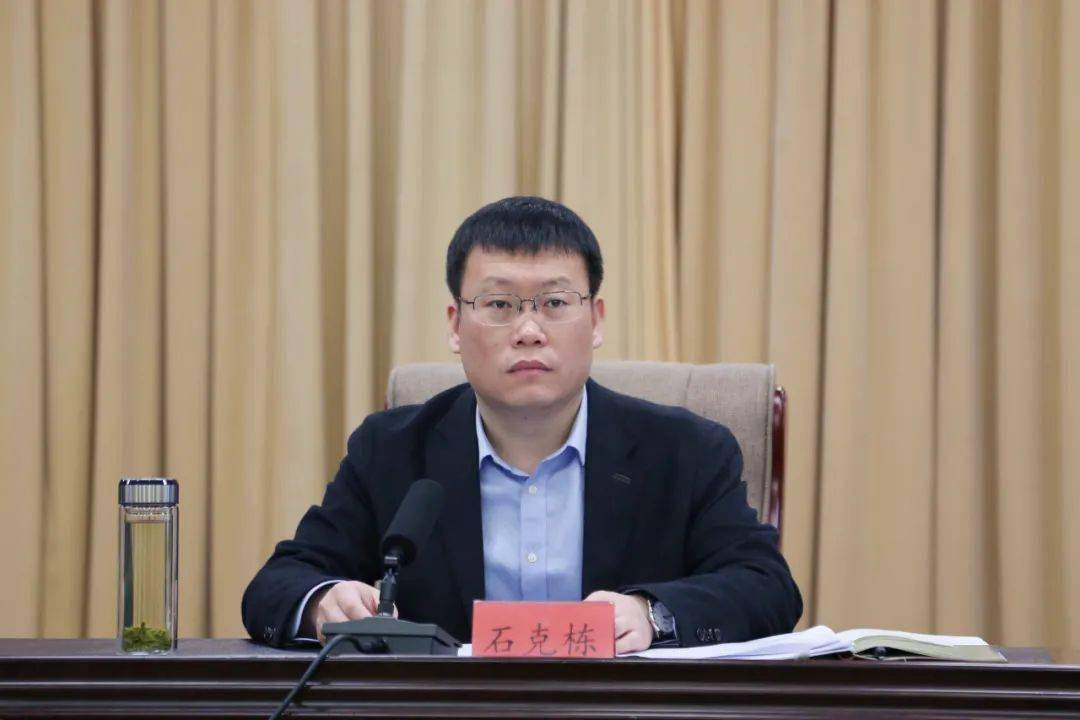 县委副书记石克栋指出,近年来,全县物业得到了全方位的发展和壮大