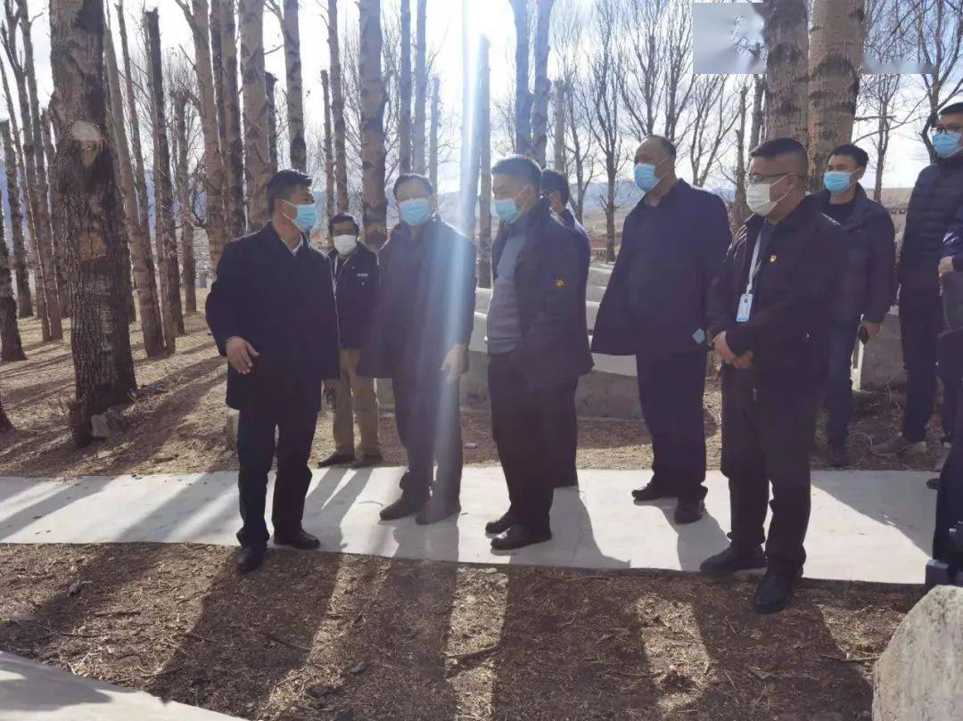 州委副书记政法委书记杨宏寿在理塘县调研