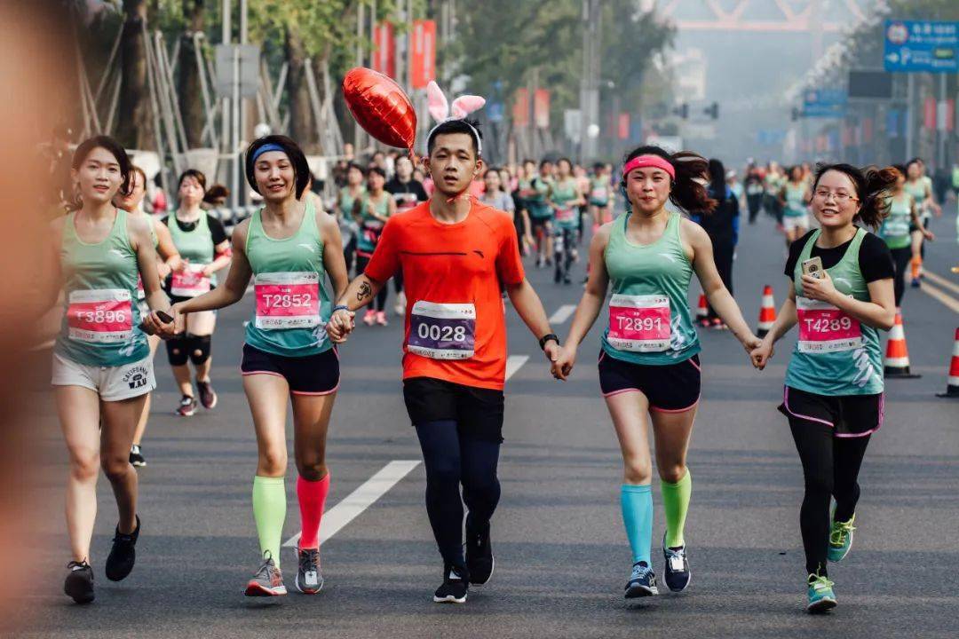 马拉松报名网讯,近日重庆女马微信公众号发布消息称:wahin华凌·2022