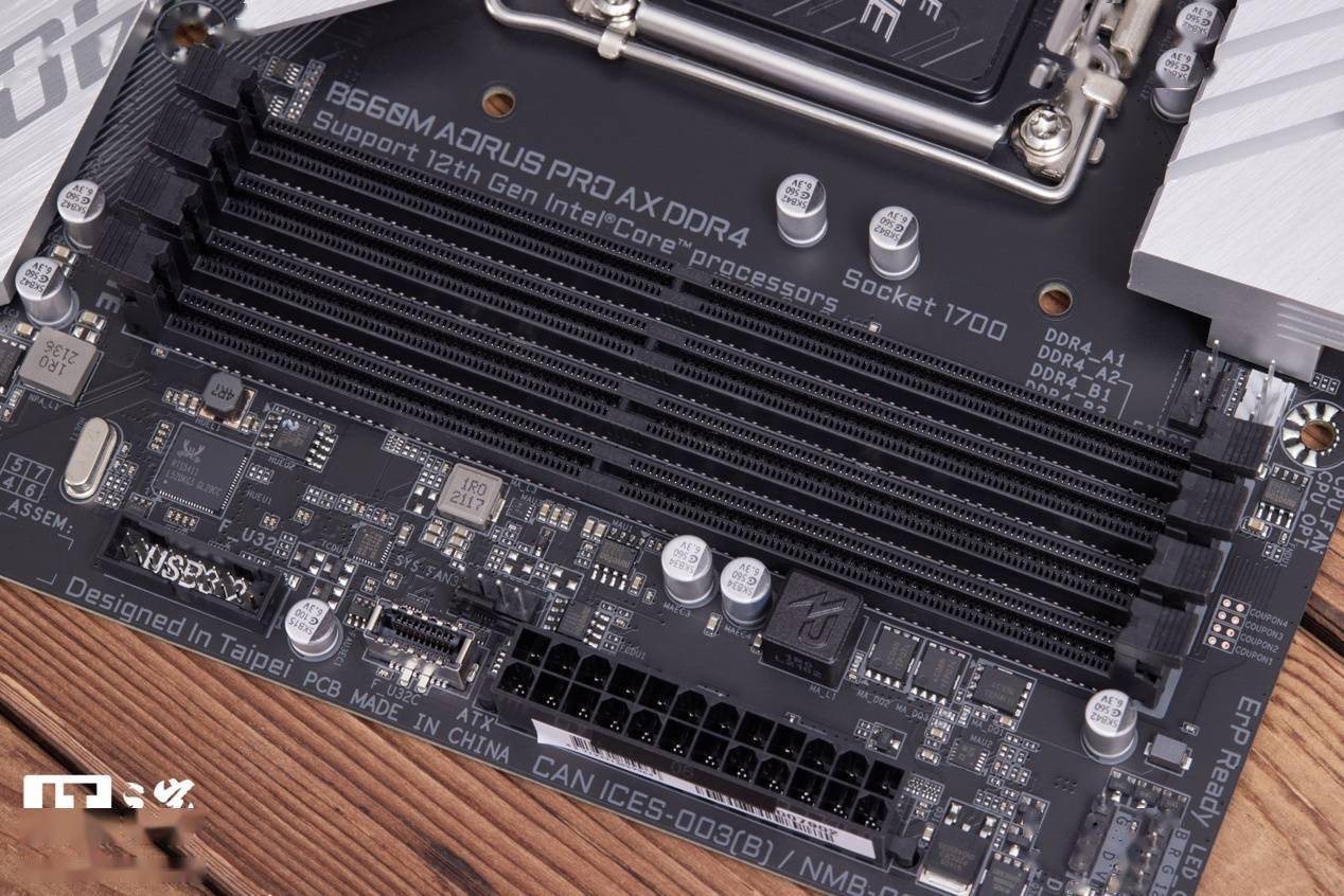 【IT之家开箱】技嘉雪雕 B660M 主板图赏：银装战甲，千元利刃