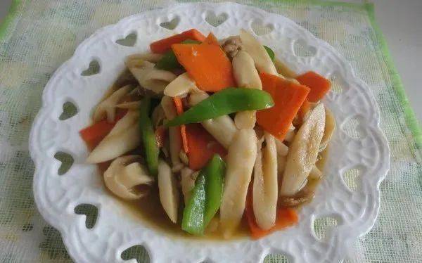 每日一菜鸡腿菇炒肉