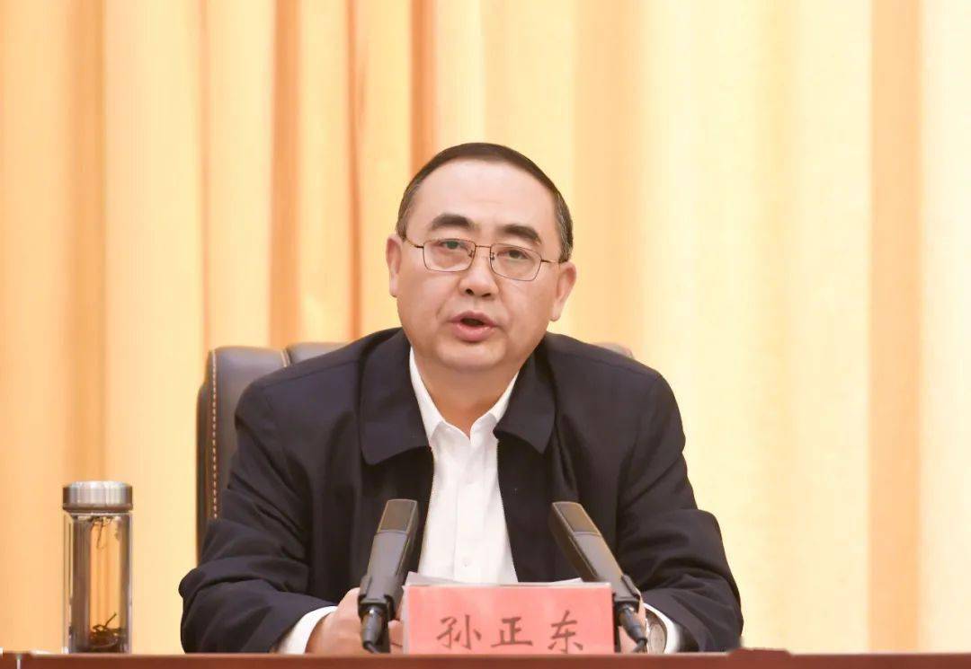 孙正东绷紧思想之弦筑牢防控屏障坚决巩固来之不易的疫情防控成果