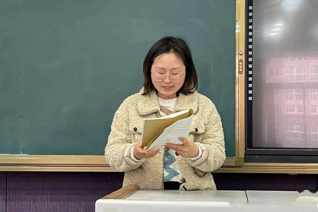 王佳敏施老师注重情境的贯穿实用,选择学生喜欢的卡通人物猪猪侠,将