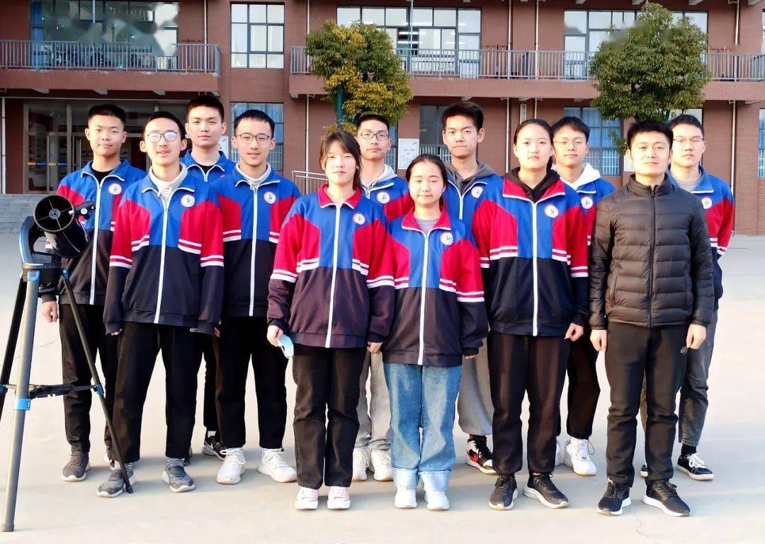 个人评选中,我校高三13 班(班主任 闫萍萍),高二4班(班主任 王鹏程)被