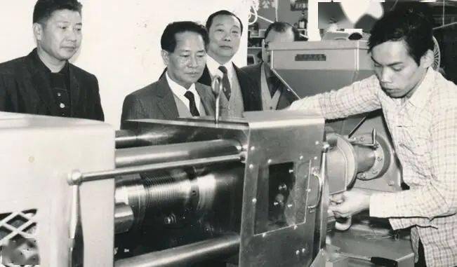 香港知名企业家注塑机大王蒋震去世享年100岁