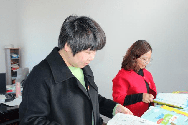 洪家中心校:党员先行,助力教育"共富"!