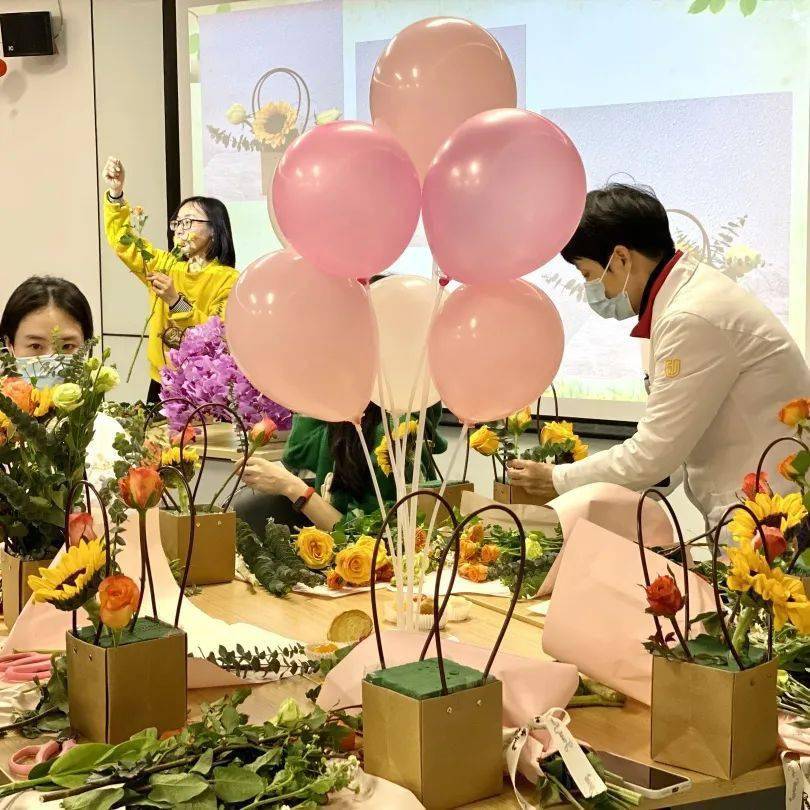 春暖花开时爱你丨弘爱医院工会举办三八女神节花艺沙龙活动