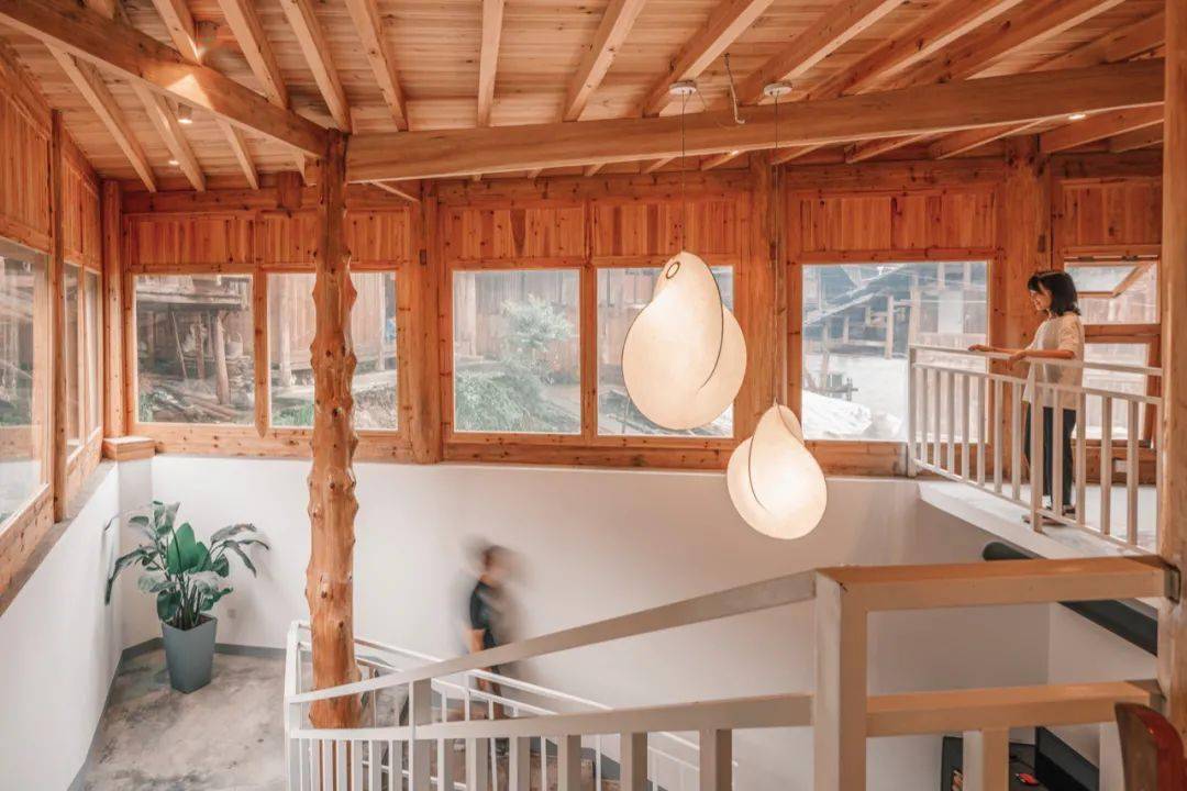 归柳村一个女教师贷款造3层别墅：室内建游乐场，专宠学生