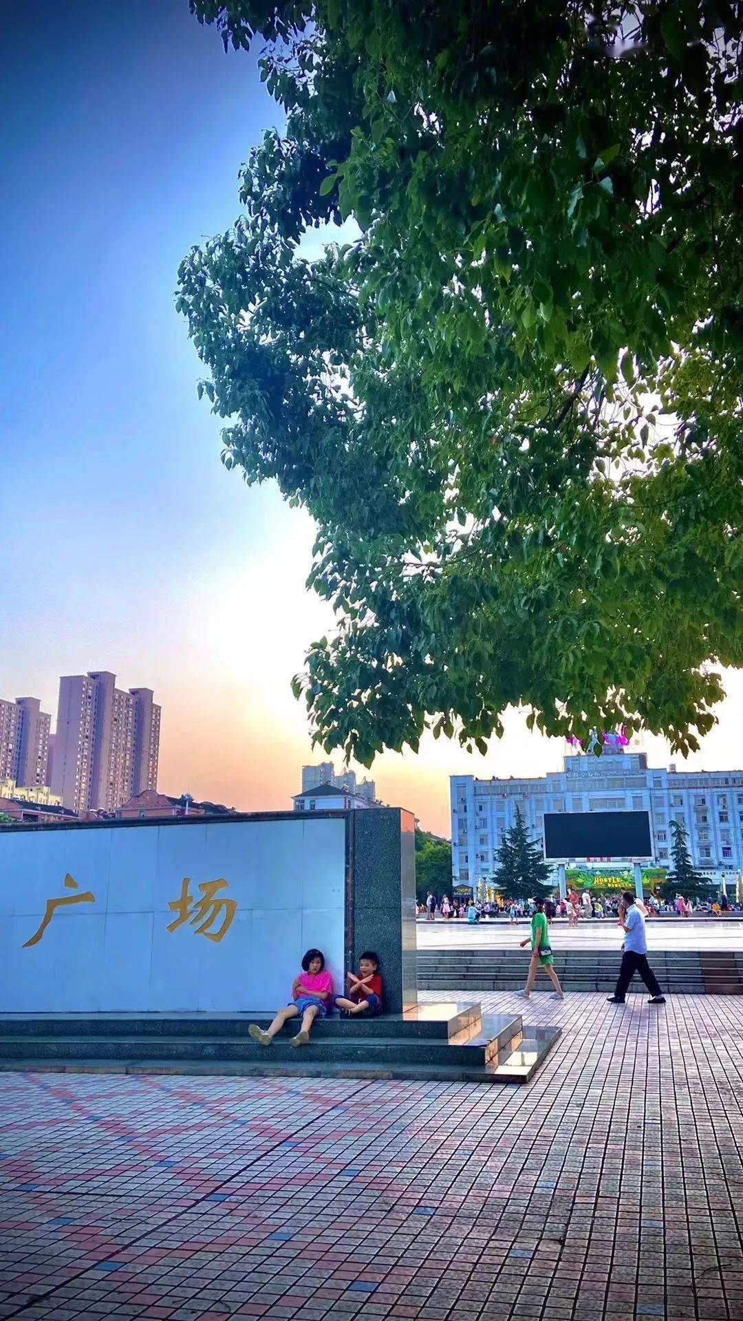 广场去一次应城广场坐着放空自己13是只属于自己的悠闲时光喝一杯咖啡