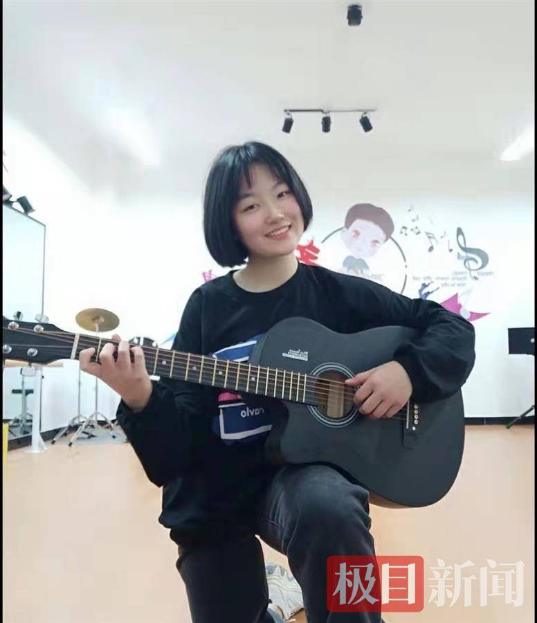 湖北这批预定女兵踏上征途_邹雨晴_部队_熊玉曦