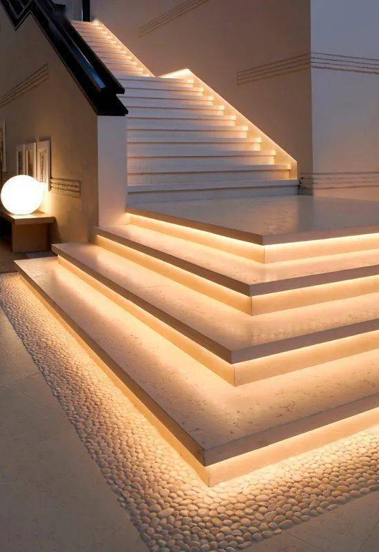 大宅别墅无主灯设计暗藏灯带让家更高级