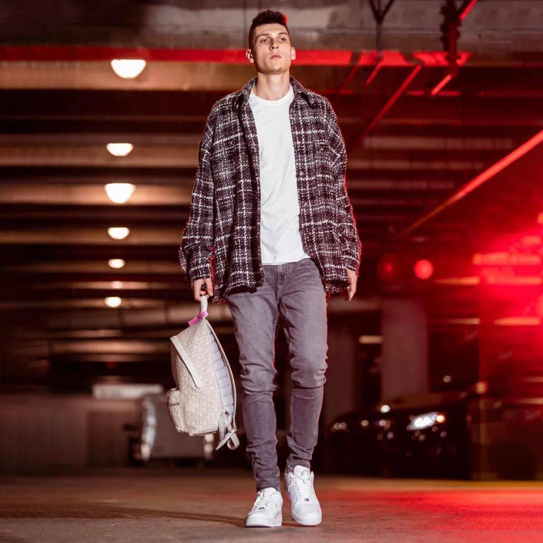 成为了NBA 球星 Tyler Herro 进军时尚圈！