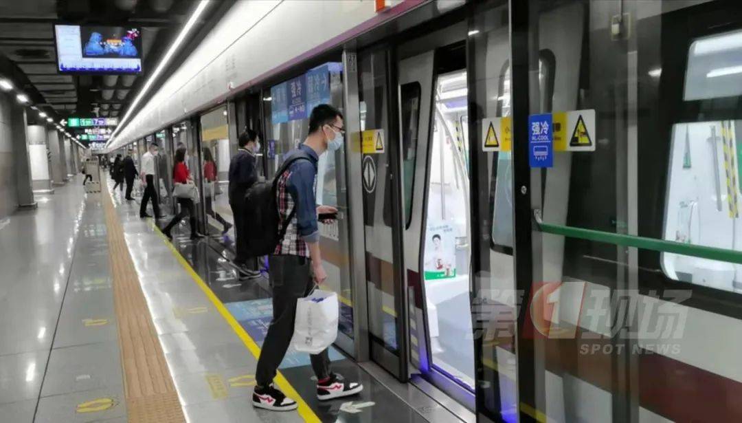 直击深圳人上班第一天热气腾腾的深圳回来了