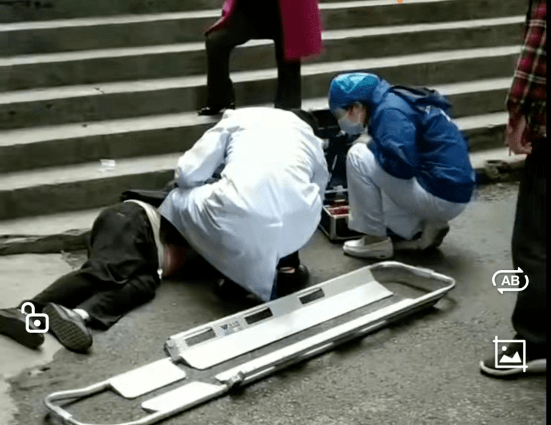 意外无处不在高县一男子不慎摔倒