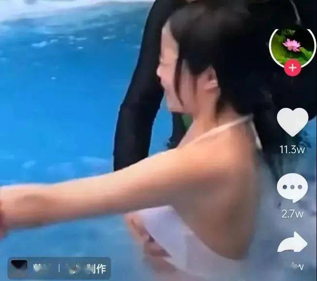 但有的工作人员却借由"救援"之名,明目张胆地将女孩抱在怀里揩油.