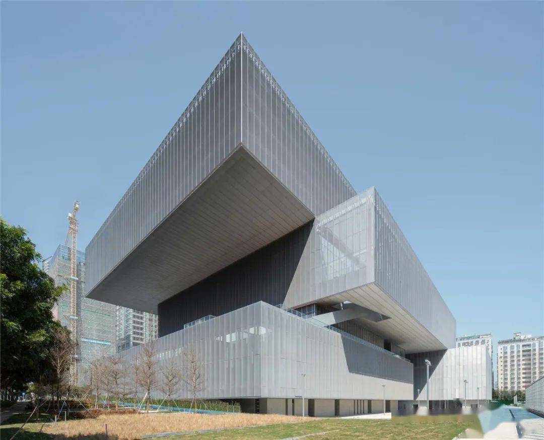 新作简上体育综合体垂直叠加ccdi境工作室