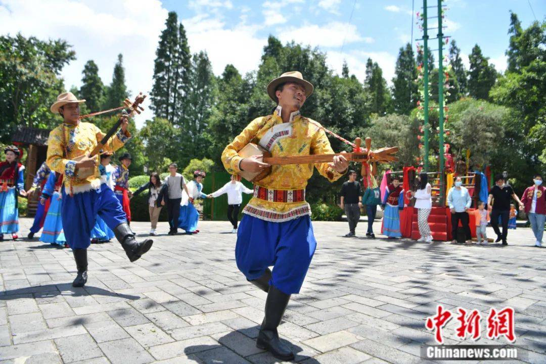 昆明|东西问丨英国音乐人夏天：中国民族音乐为何受世界喜爱？