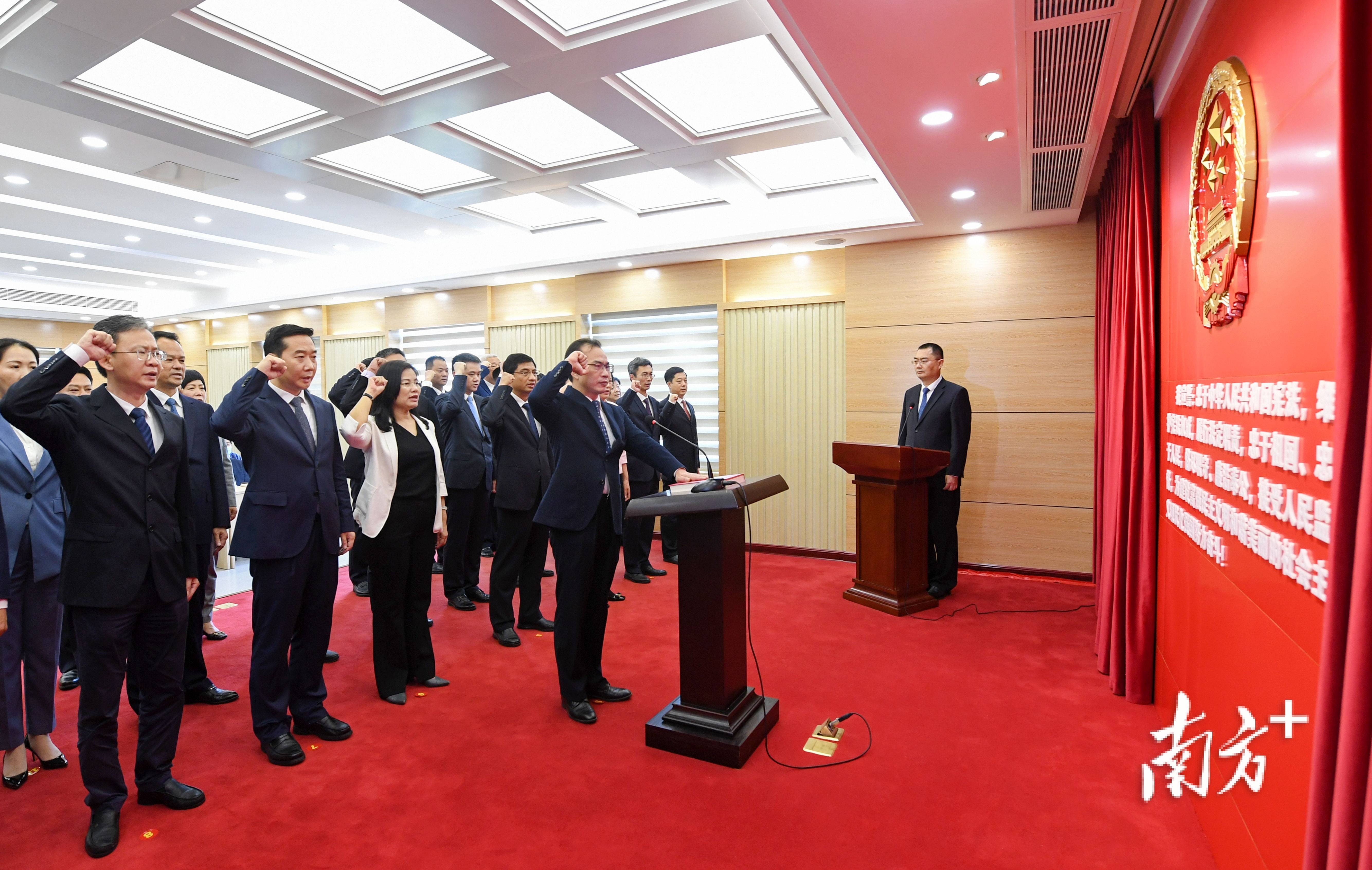 湛江市第十五届人大常委会召开第三次会议任命新一届市政府组成部门