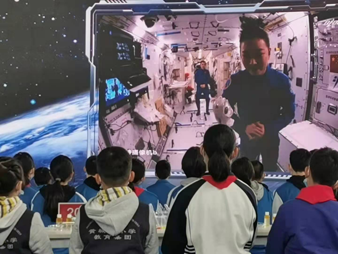 刚刚，“冰墩墩”亮相“天宫课堂”