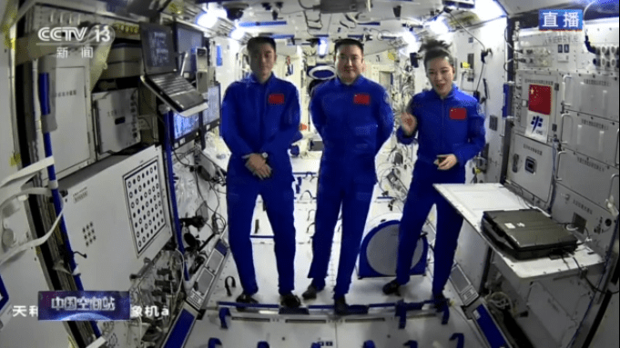 “天宫课堂”再度开课！神舟十三号乘组亮相