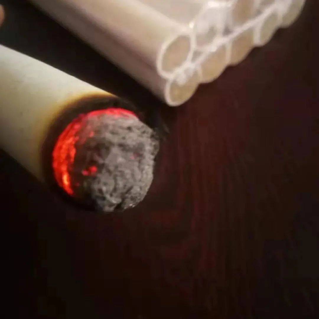 如何快速去掉艾灸后的烟味？_艾烟_味道_桔子