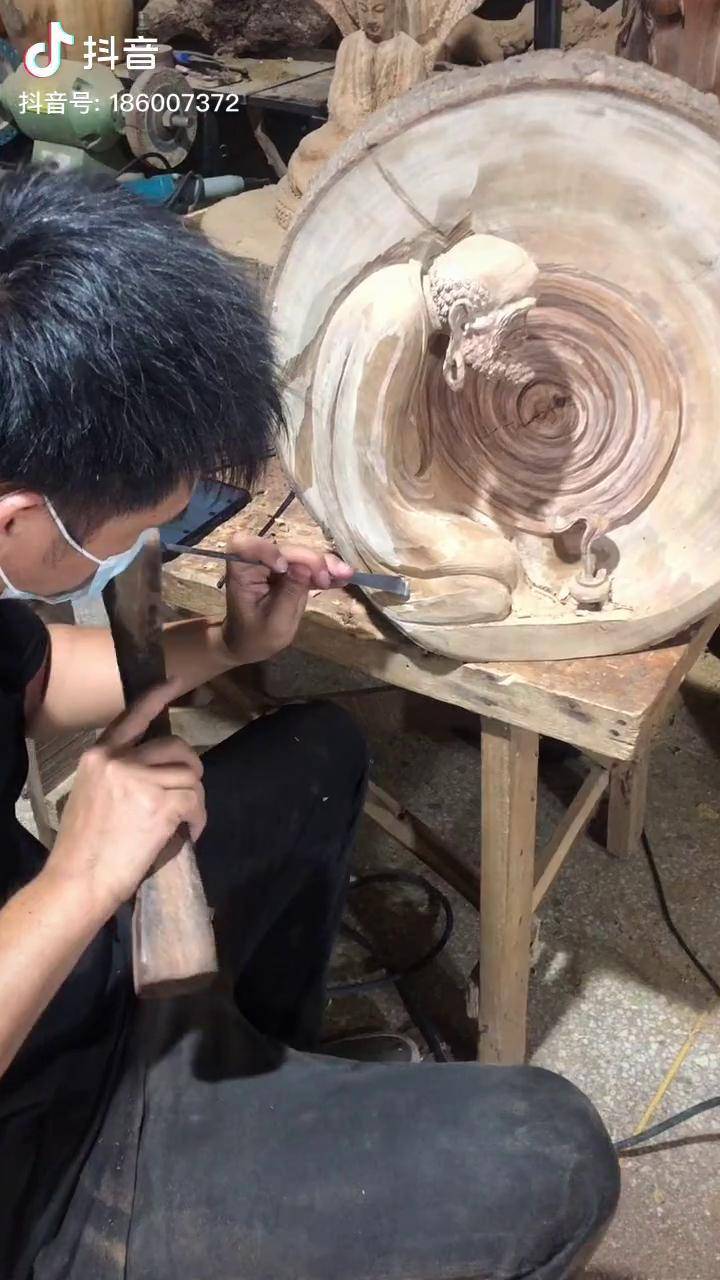 木雕手艺人工艺品摆件手工雕刻匠心匠人艺术品匠人精神