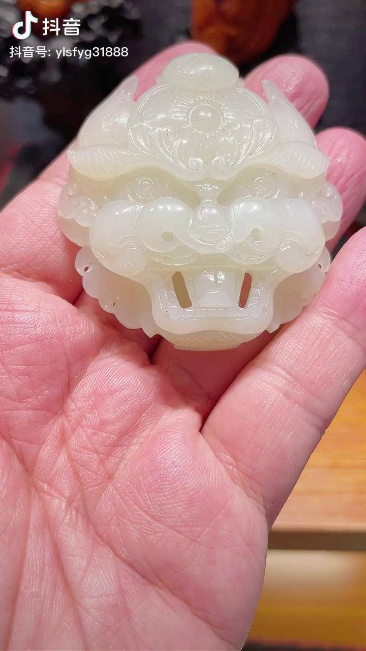 和田玉精刻「龙头」腰带扣雕件(尺寸约:57*565*19mm 总重约591g)收藏