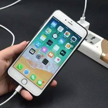 手机充完电不拔充电器，危害多严重？看完你就知道了！_工作_消耗_状态