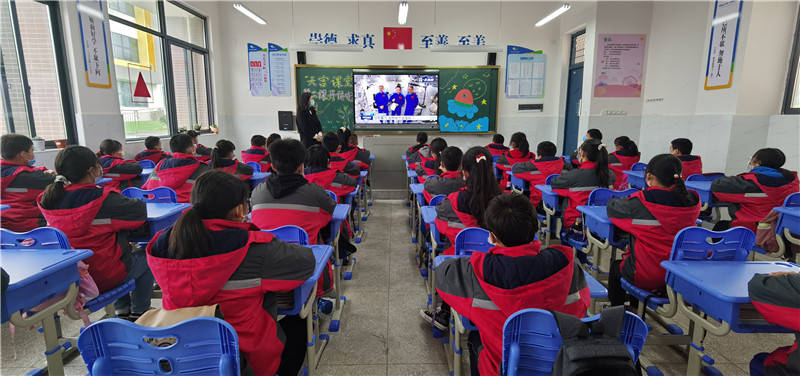 桃谷山学校：“天宫课堂”开讲“燃起”孩子航空梦