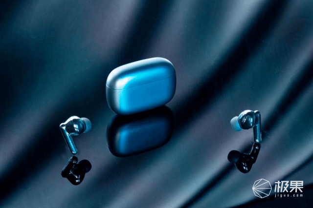 荣耀耳机卷疯了！音质、降噪、快充多方位碾压，隐藏buff吸睛满分