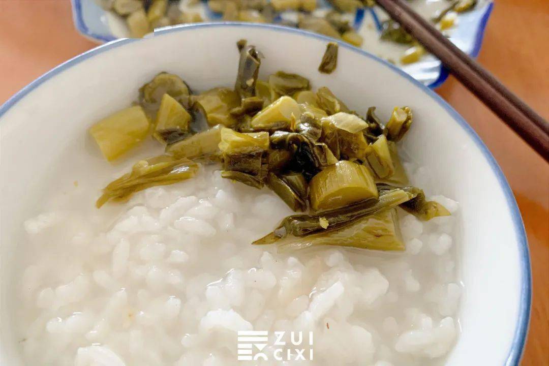 "慈溪人大抵都有点泡饭情节一碗热乎乎的泡饭就着榨菜,腐乳吸溜吸溜吃