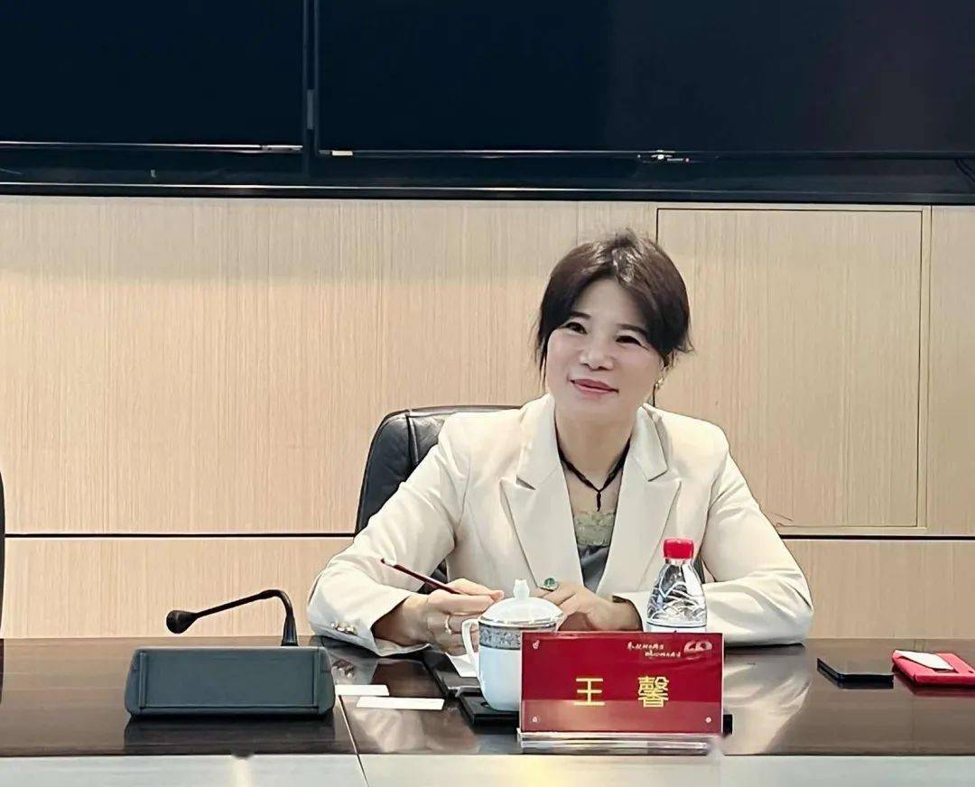 签约仪式上,深跨协执行会长王馨介绍了协会的基本情况和核心战略方向