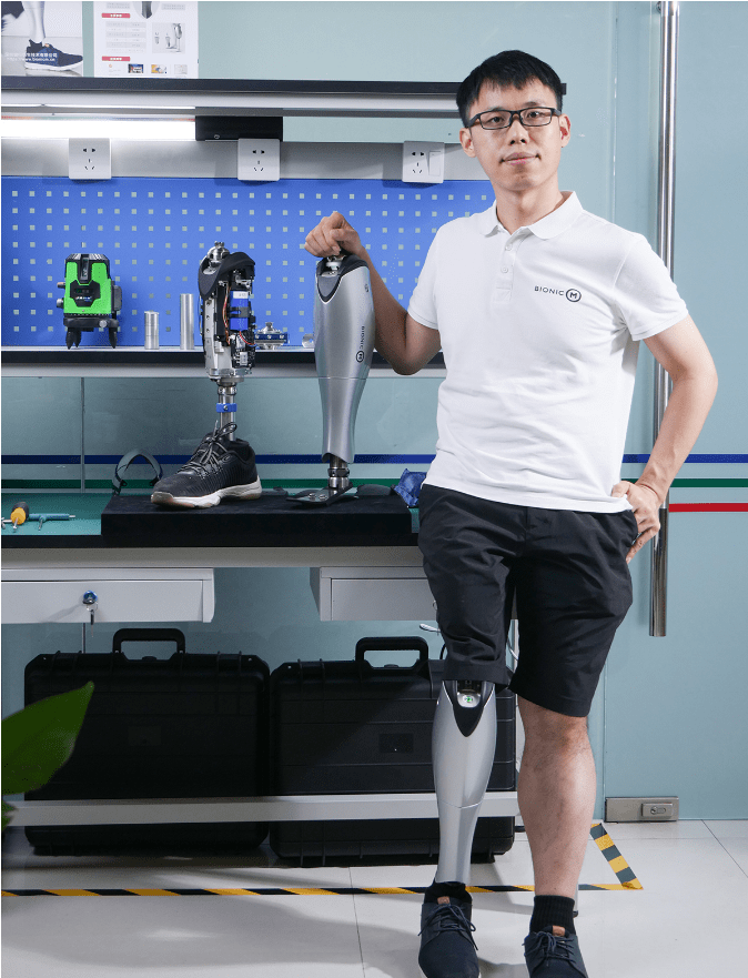 贵州小伙孙小军:9岁意外截肢,长大后读博士给自己造一条腿_父亲_拐杖