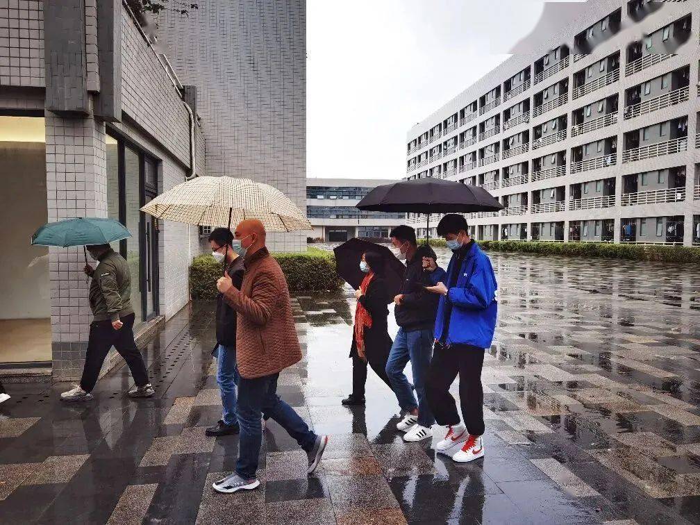 3月24日,福州理工学院吴贵明,卢榕炜,林深,陈麓等校领导分别深入教室