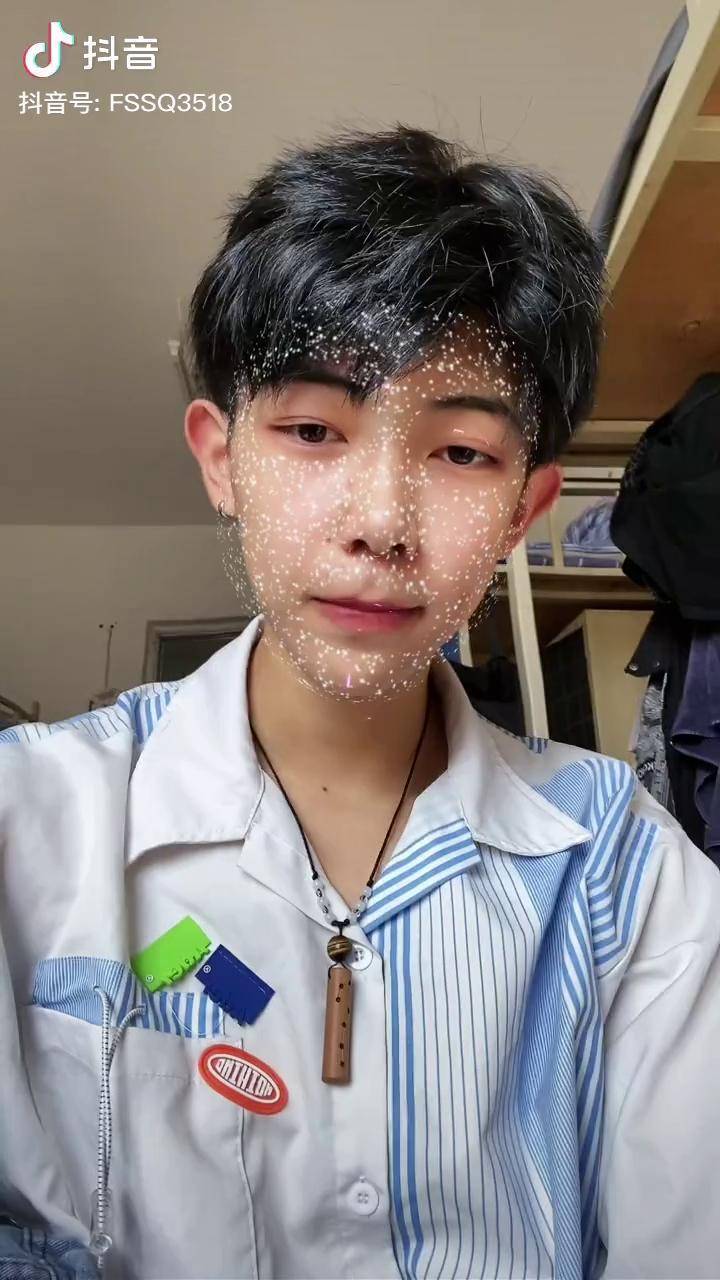 艾特你的色朋友体育生187腹肌