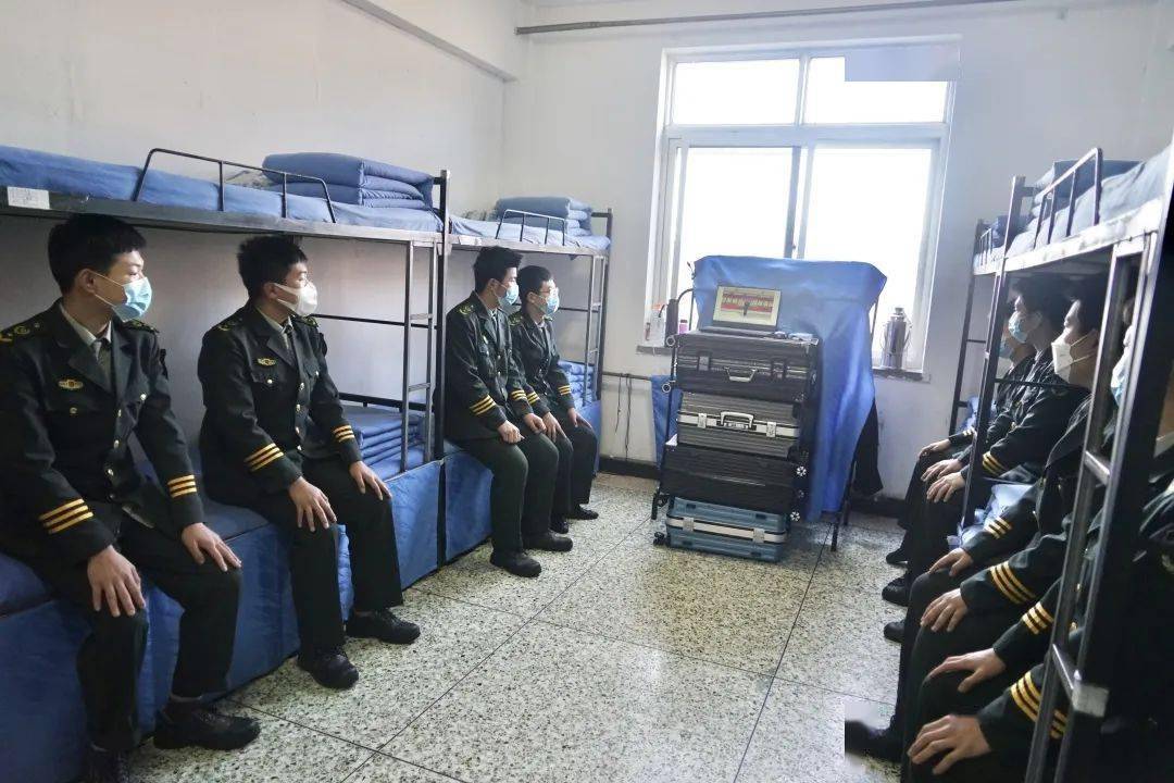 相聚云端,同心抗疫,红色传承——我校举行“云升旗仪式”