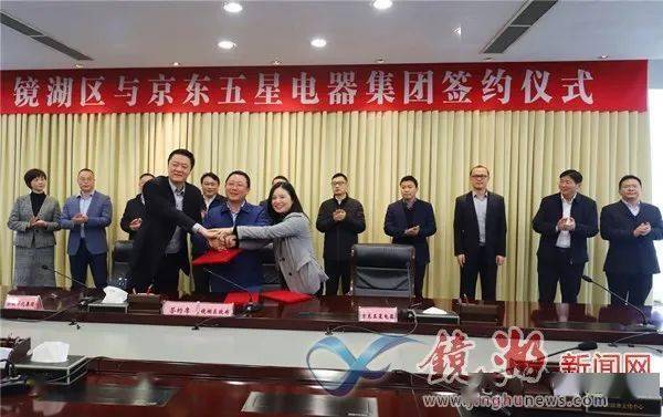 市政府副市长姚凯,市政府副秘书长潘枫,市商务局局长何红旗,市金融局