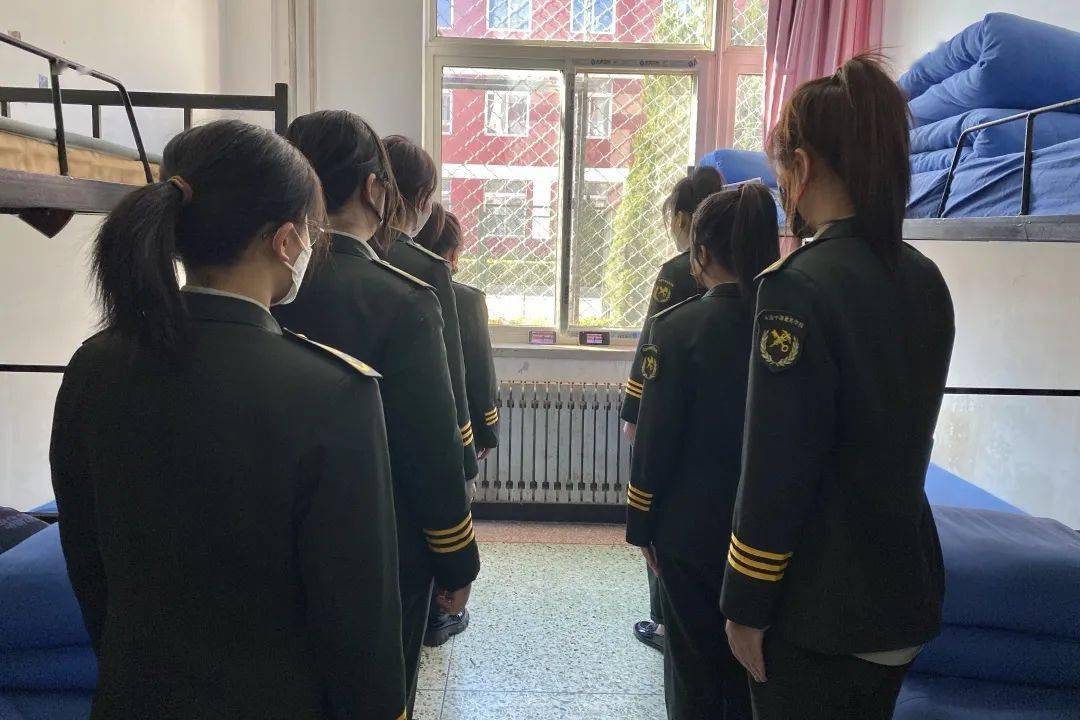 相聚云端,同心抗疫,红色传承——我校举行“云升旗仪式”