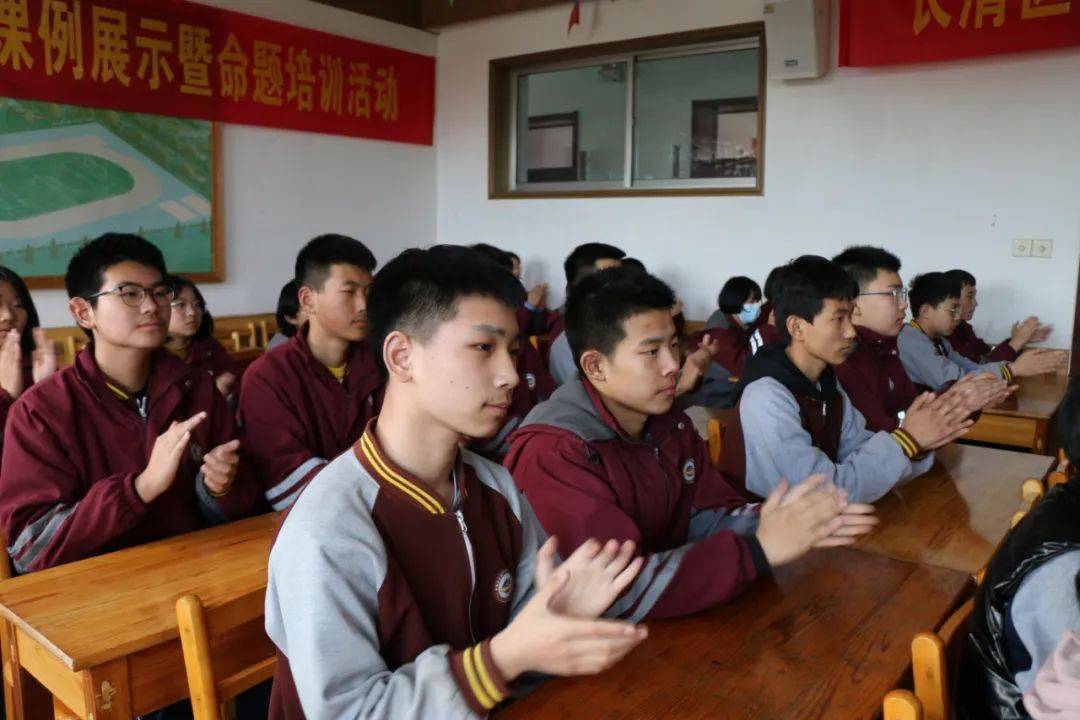 本次比赛有李栋栋老师主持,长清三中党支部书记校长徐民,副校长陈学栋