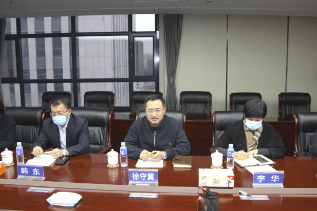 中心头条呼和浩特市副市长徐守冀一行莅临中心调研交流