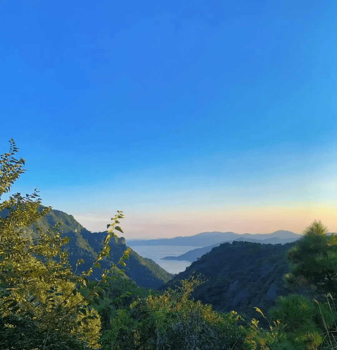 晨曦,它週而復始地循環著,向蒼天訴說著百態煙火,日復一日,年復一年